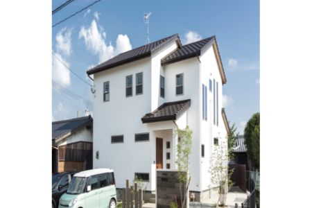 太陽の光が似合う家